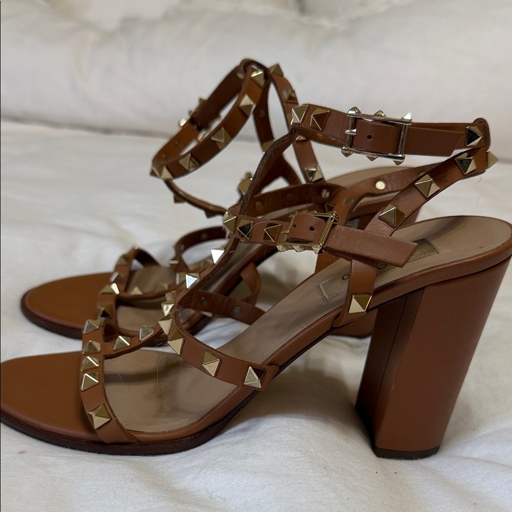Valentino Garavani Tan 90mm Rockstud Heels 39.5